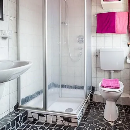 מלון Blumen-villa 3*